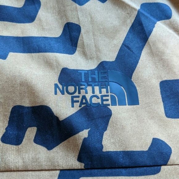 North Face Reversible Bomber Jacket - Picture 4 of 6